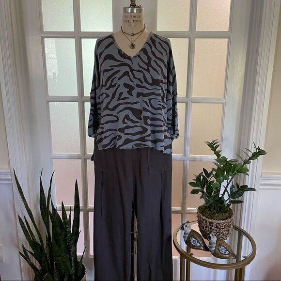 XCVI 3/4 Sleeve Raw Edge Top. Blue/Charcoal Grey Animal Print - Picture 2 of 5